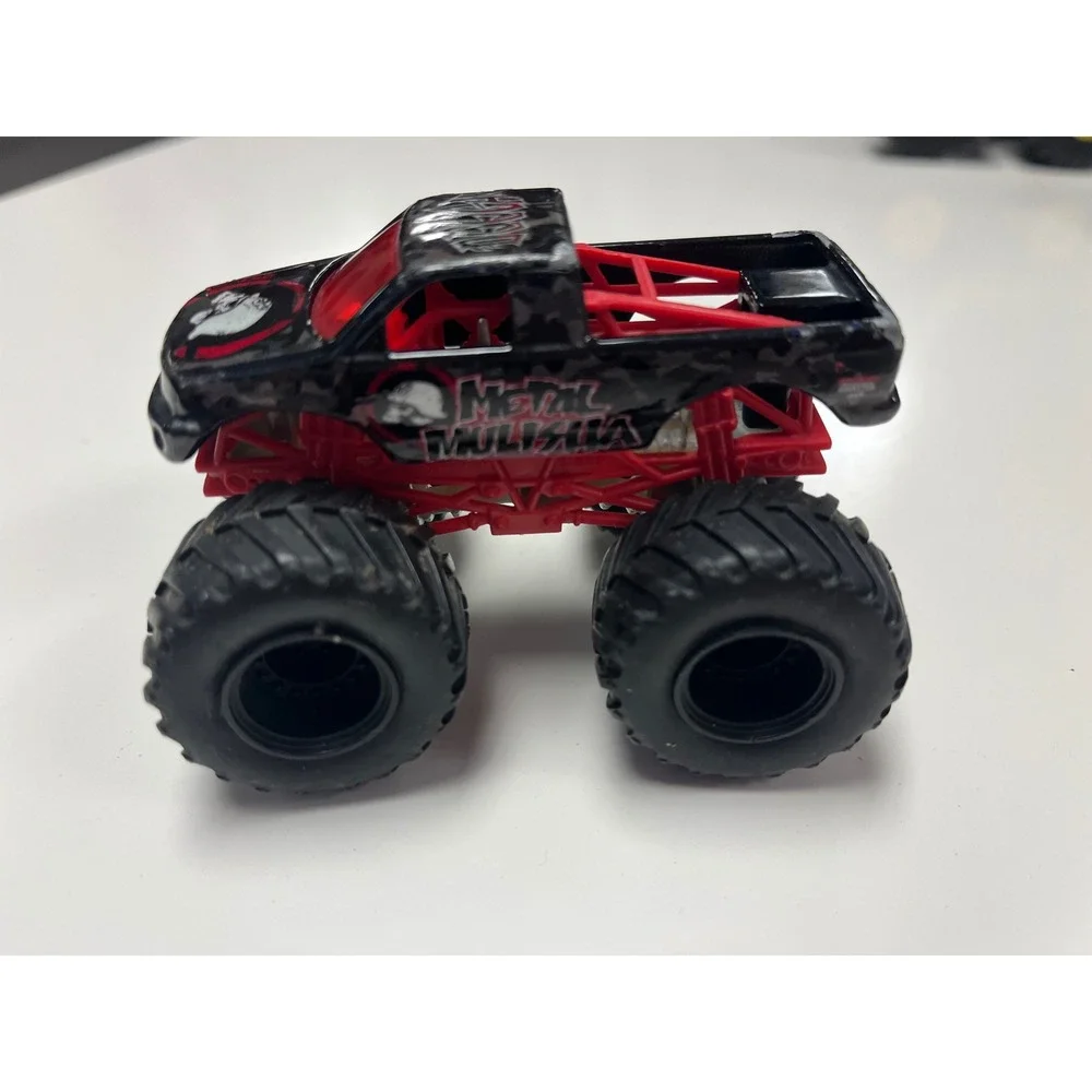 Hot Wheels Monster Trucks Grave Digger Tiger Shark Bone Shaker Several Lot 9 Pc